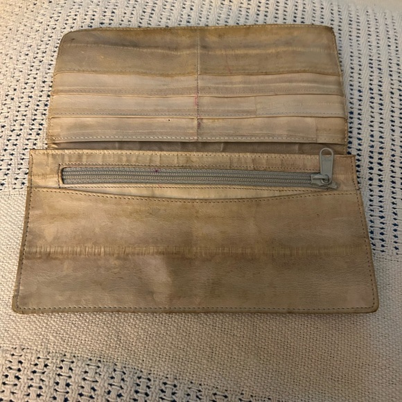 Genuine Eel Skin Wallet in Cream Color.. Not New.. used a few times.. - Picture 2 of 5